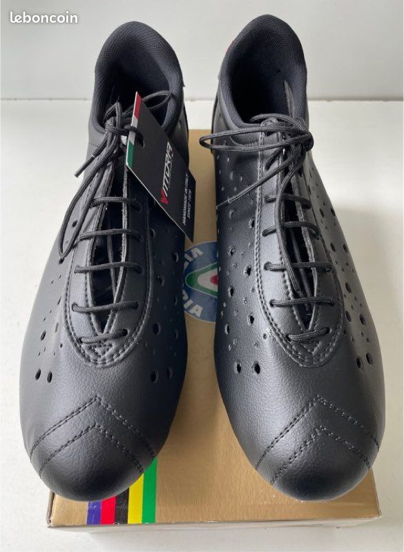 Paire de chaussures cyclo Vittoria 1976 Classic pointure 42 noire