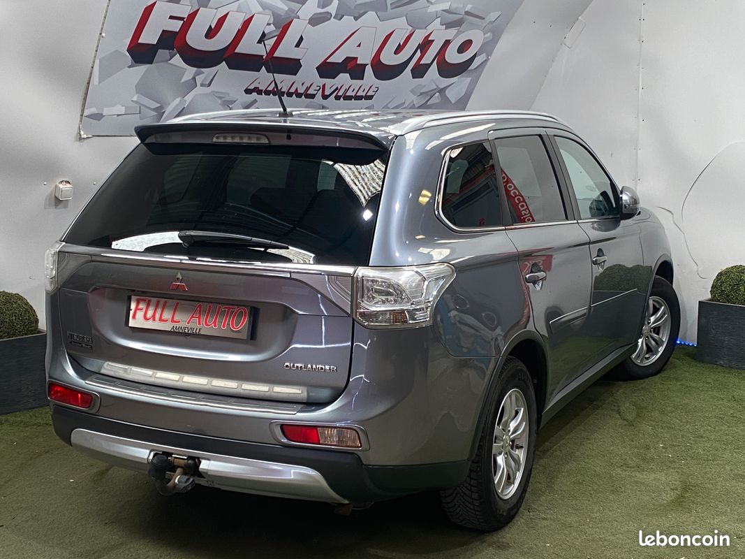 Outlander 2.2 DI-D 150ch Intense Navi 4WD * 7places* ATTELAGE (image 9)
