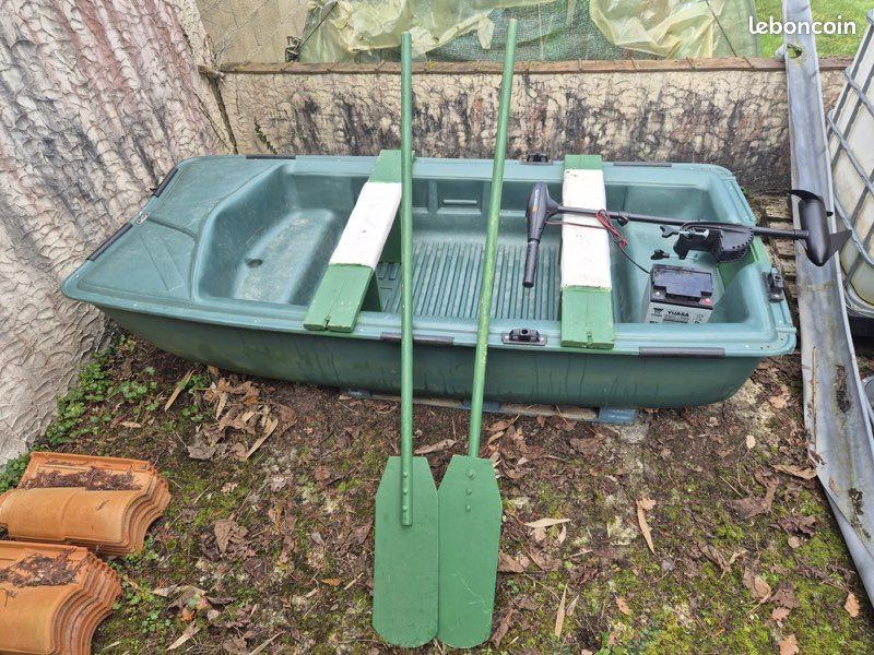 Barque de pêche BIC 252 B équipée moteur électrique Minn Kota 