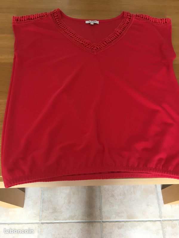 Haut rouge (image 2)