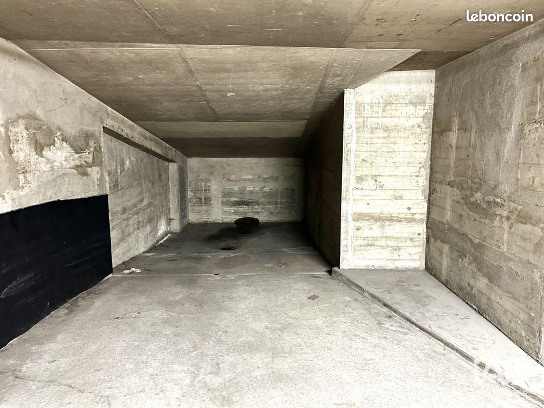 Parking 10 m² · à Paris · 10 m² · 180 €/mois