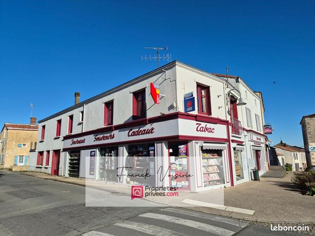 Maison 8 pièces 321 m²