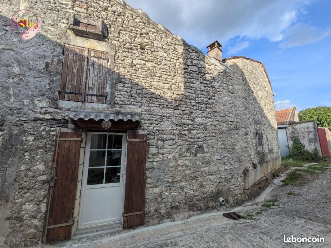 Maison 4 pièces 160 m² · à Salignac-sur-Charente · 160 m² · 39 000 €