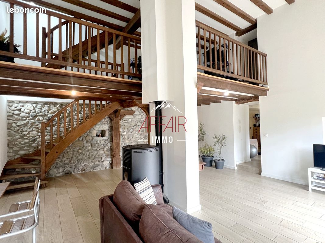 Maison 5 pièces 170 m² · à Feigères · 170 m² · 559 000 €