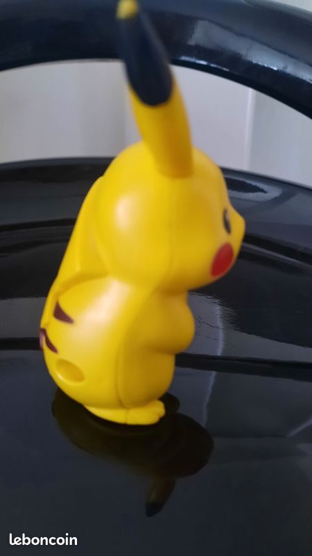 Figurine PIKACHU (image 4)
