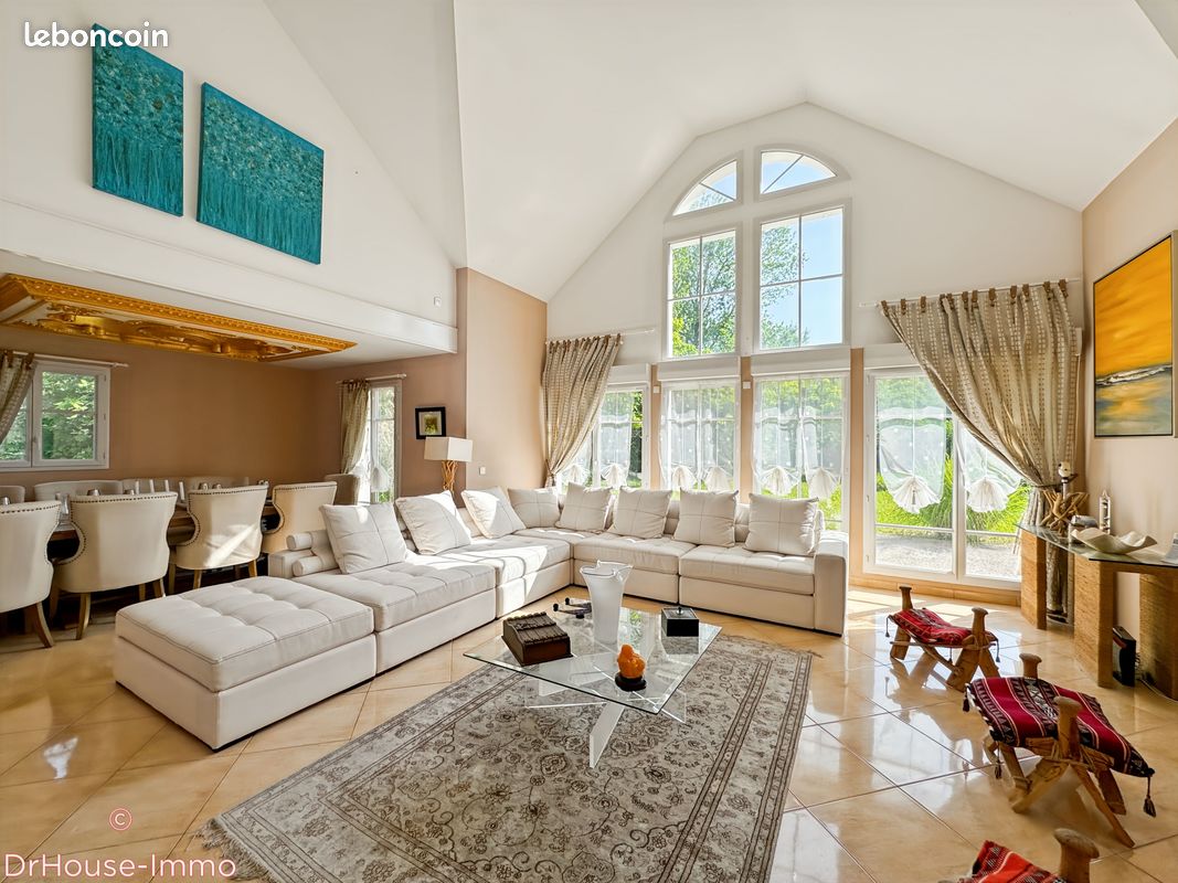 Maison 7 pièces 194 m² · à Montévrain · 194 m² · 894 800 €