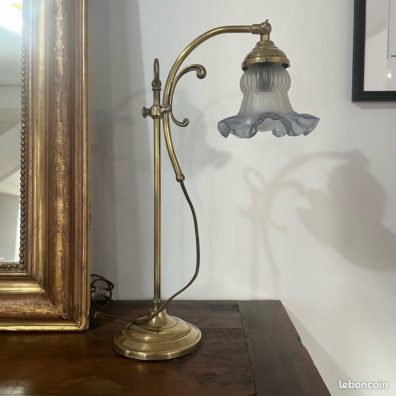 Lampe tulipe en laiton (image 1)