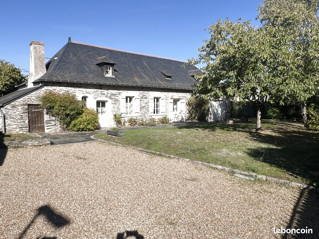 Maison 8 pièces 273 m² · à Saint-Barthélemy-d'Anjou · 273 m² · 834 000 €