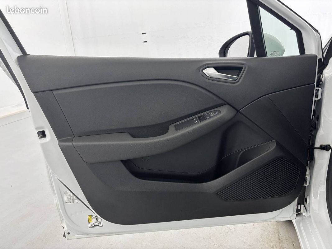RENAULT Clio TCe 90 - 21 Business (image 11)