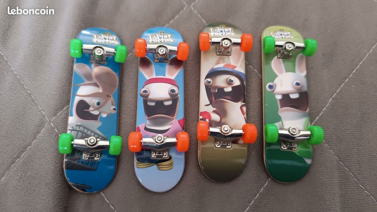 Lot 4 mini skate de doigt lapins crétins (image 1)