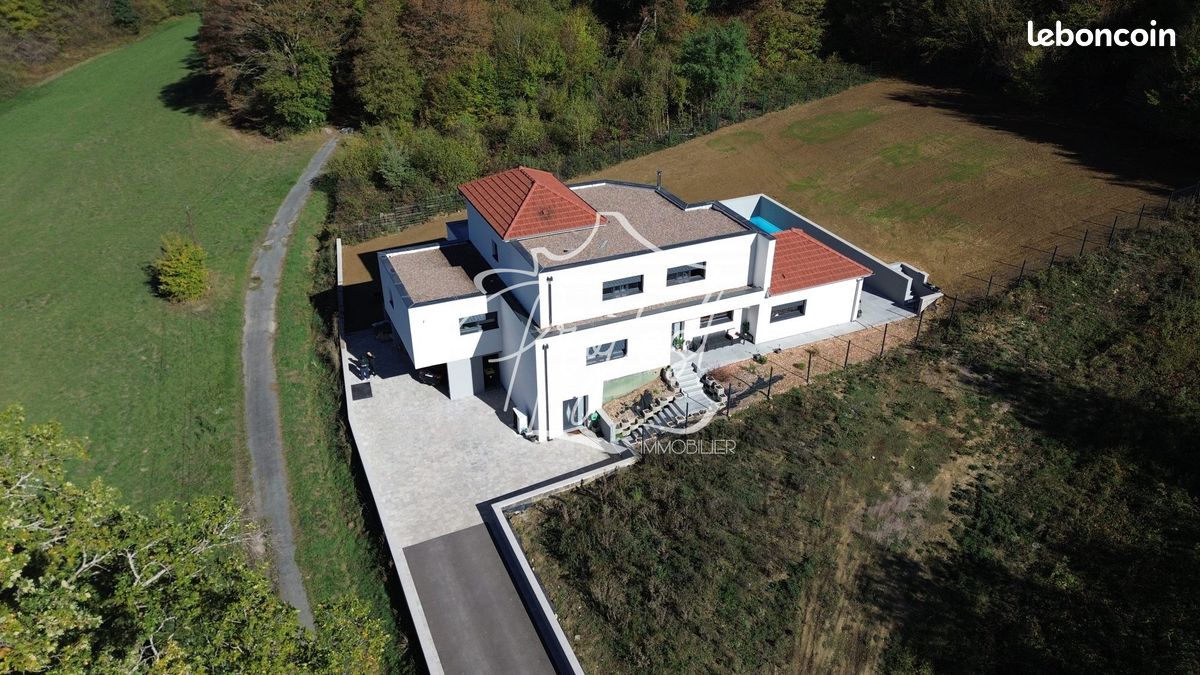 Maison 9 pièces 411 m² · à Essert · 411 m² · 749 500 €
