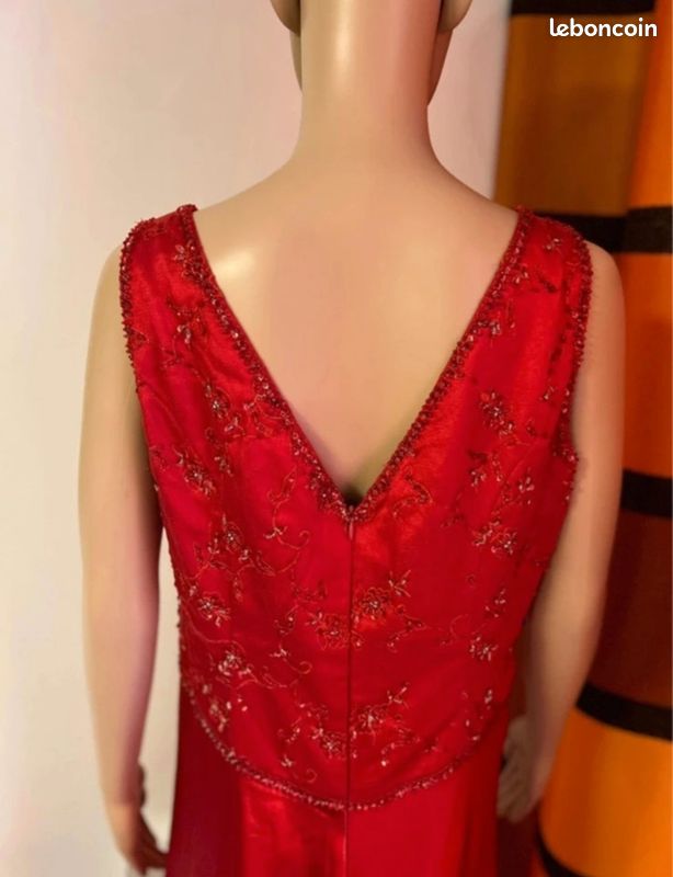 Robe de soirée longue rouge satinée avec étole assortie - Taille M (38) (image 5)