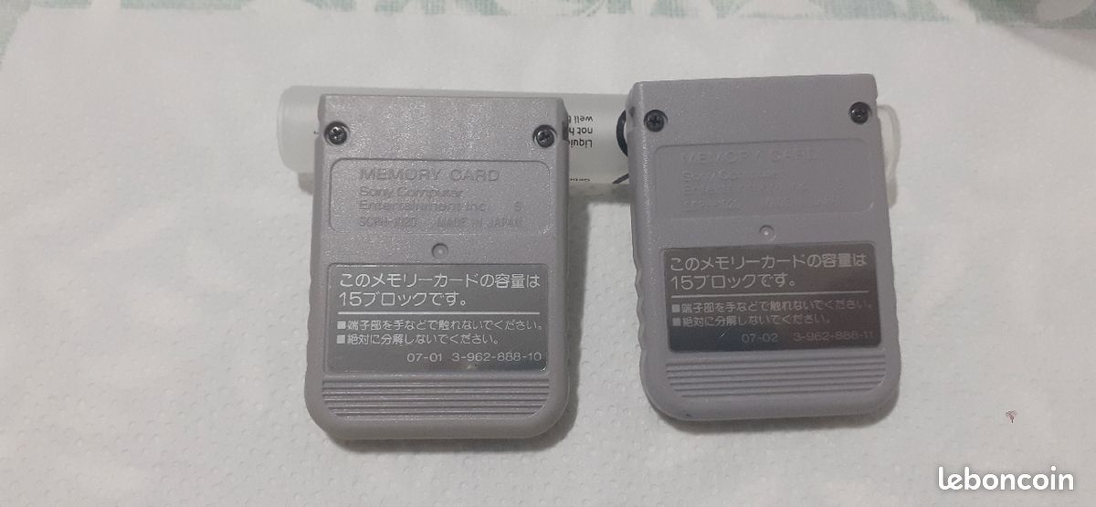 Lot De 2 Cartes Mémoires PS1 Avec Boîte De Rangement Sony Occasion