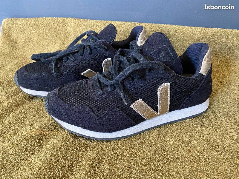 Basket 39 VEJA noir or (image 1)