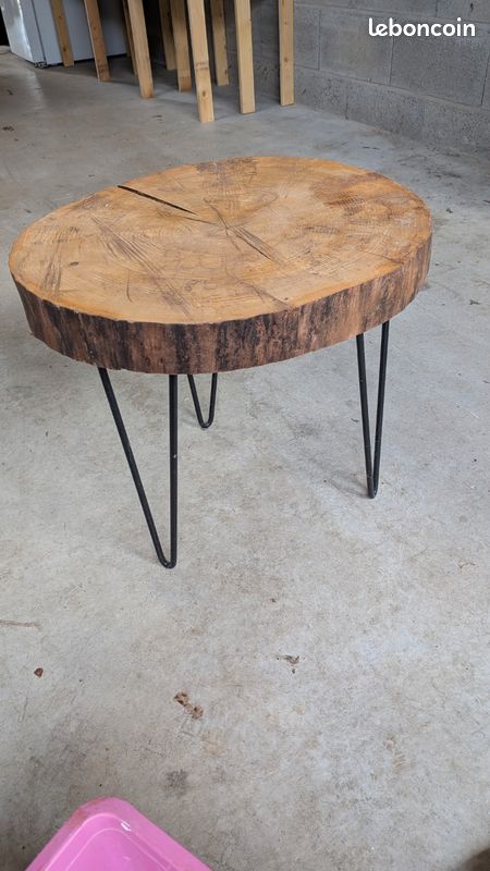 Table ronde en bois (image 1)