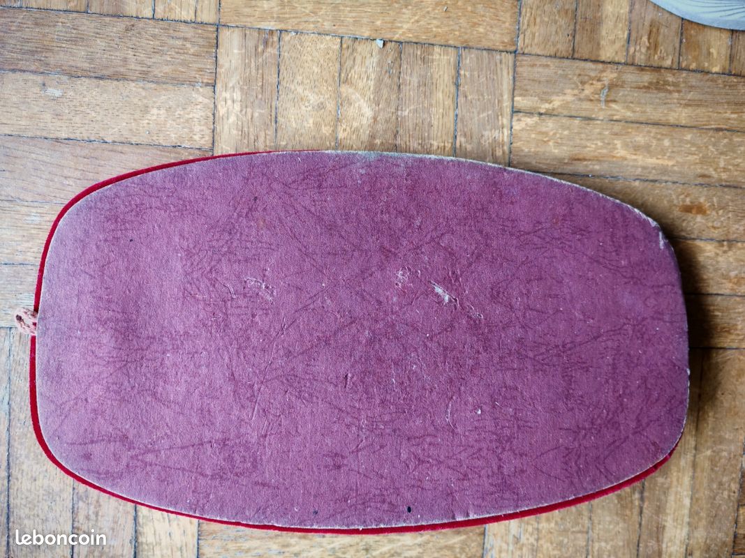 Lot de décoration en étein sur velour rouge ou surface blanche (image 4)