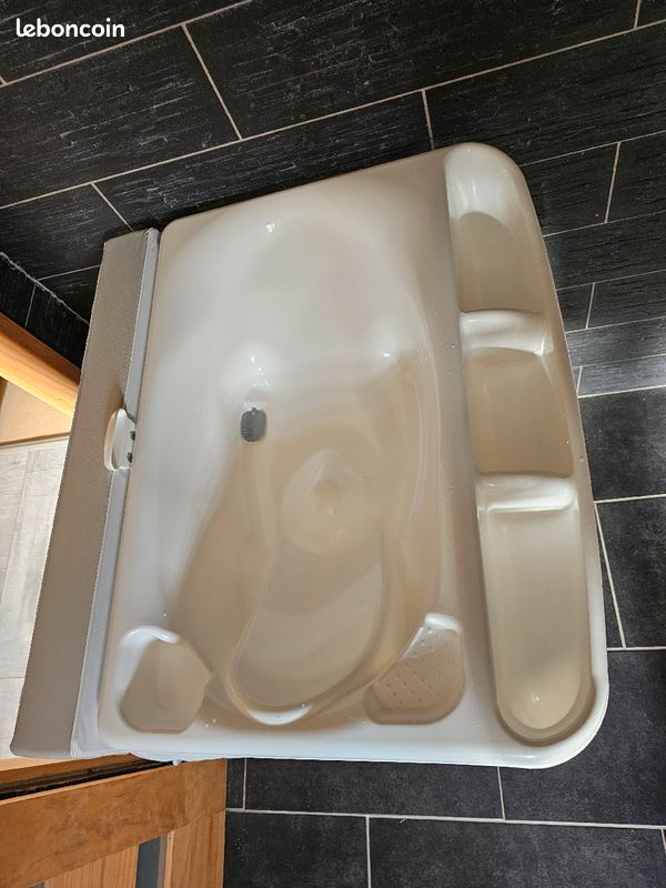 Combiné baignoire table à langer (image 5)