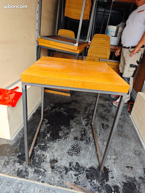 Table 600x600 (image 1)