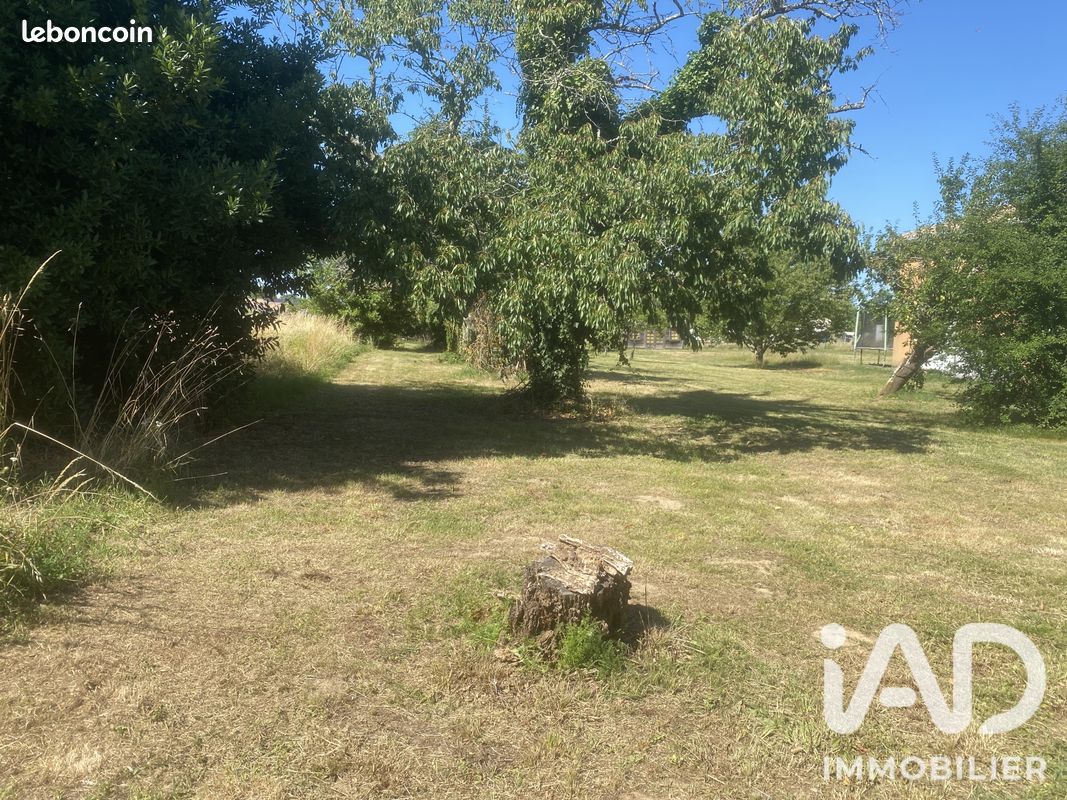 Terrain 1215 m² · à Arveyres · 1 215 m² · 140 000 €