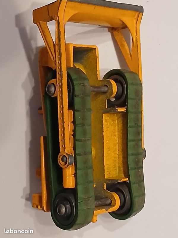 Miniature matchbox caterpillar bulldozer réf 18 - Collection