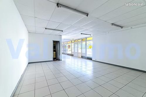 Local commercial avec parking