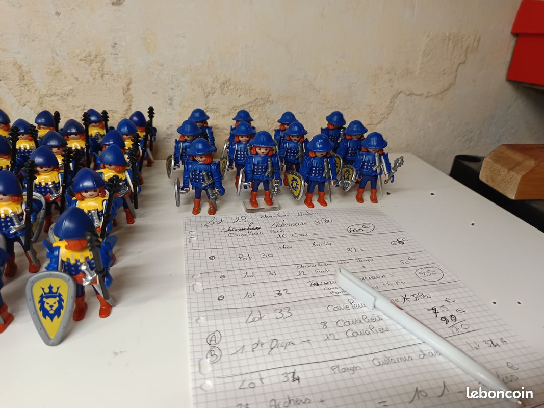 Lot De 32 Figurines Playmobil – Personnages Variés – Occasion