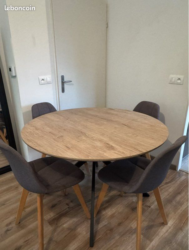 Table et chaises (image 1)