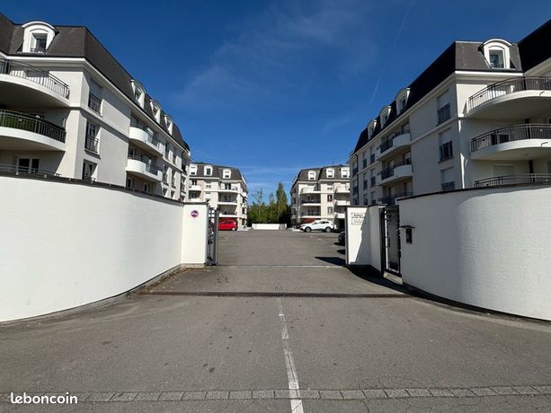Garage sécurisé à louer