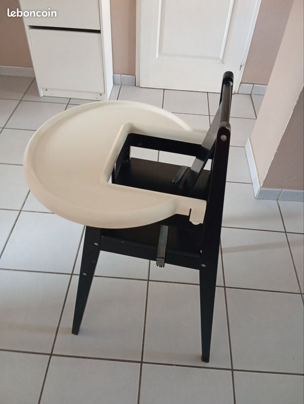Chaise haute bébé (image 1)