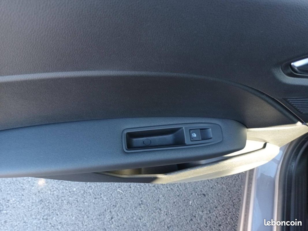 RENAULT Captur TCe 90 - 21 Business (image 18)