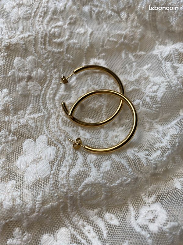 Boucle d’oreille doré (image 1)