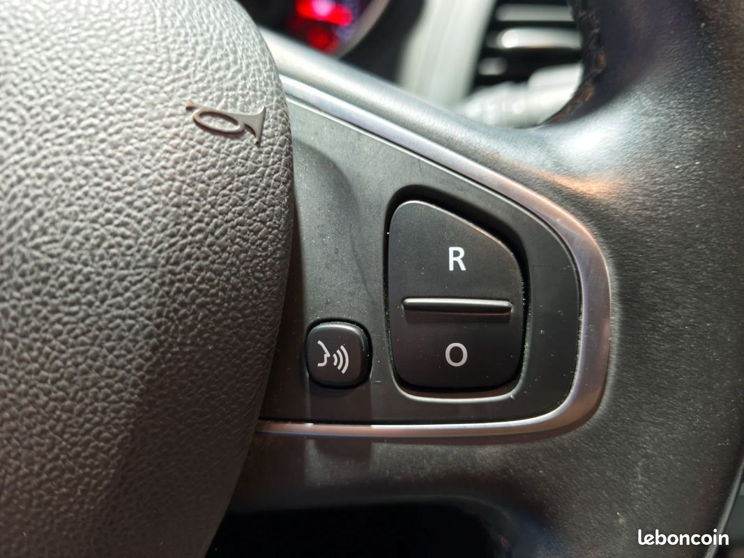 RENAULT Captur 0.9 90ch Intens - 2018 - 93 250 km - Suivi complet Concession - Climatision - Caméra de recule (image 13)
