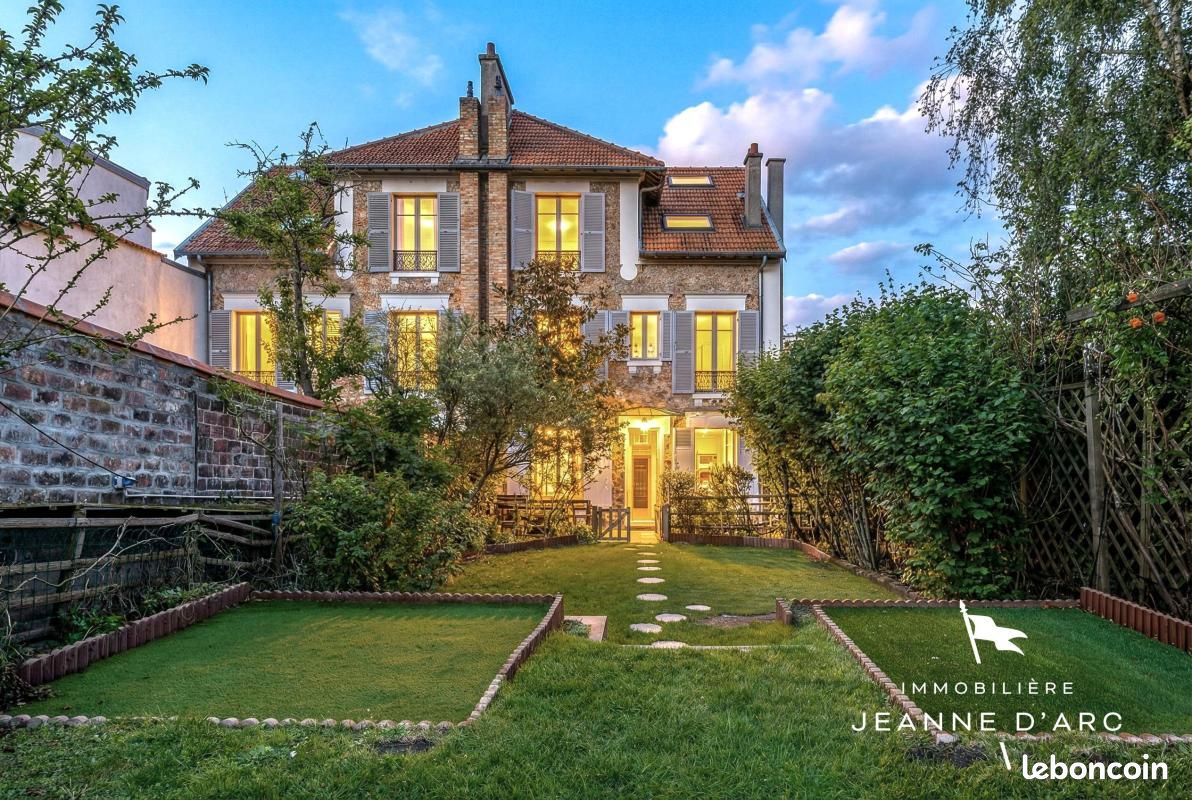 Maison 8 pièces 238 m² · à Versailles · 238 m² · 1 665 000 €