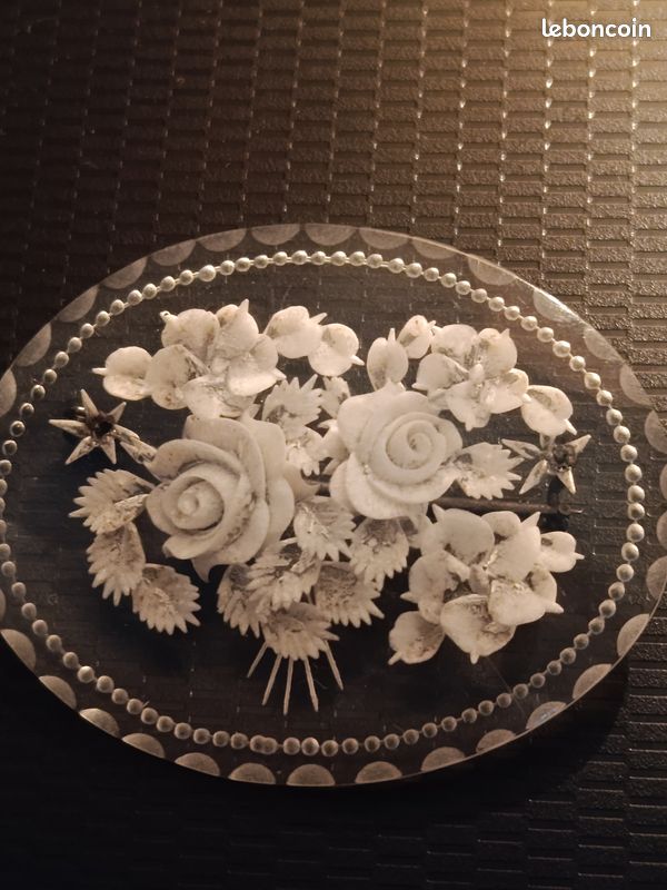 Broche Ancienne 'roses Sculptées à L'envers' En Lucite - Vintage, Bon état, Pièce De Collection