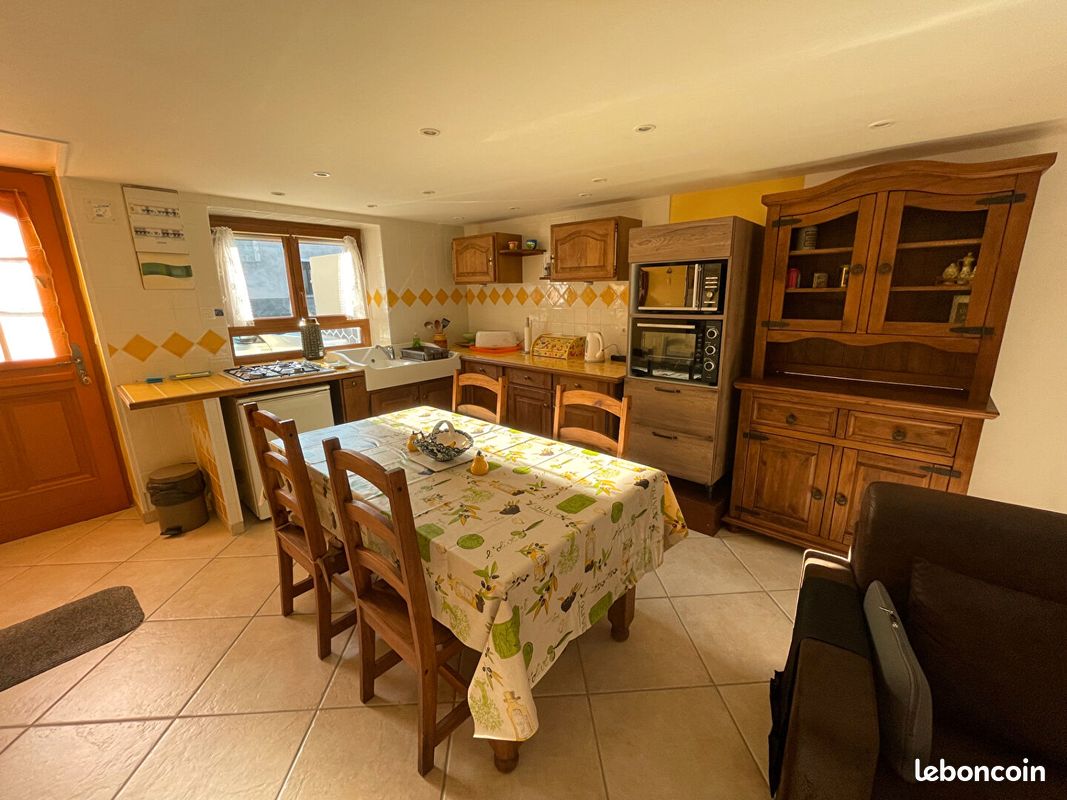 Maison 3 pièces 50 m² · à Les Bordes · 50 m² · 573 €