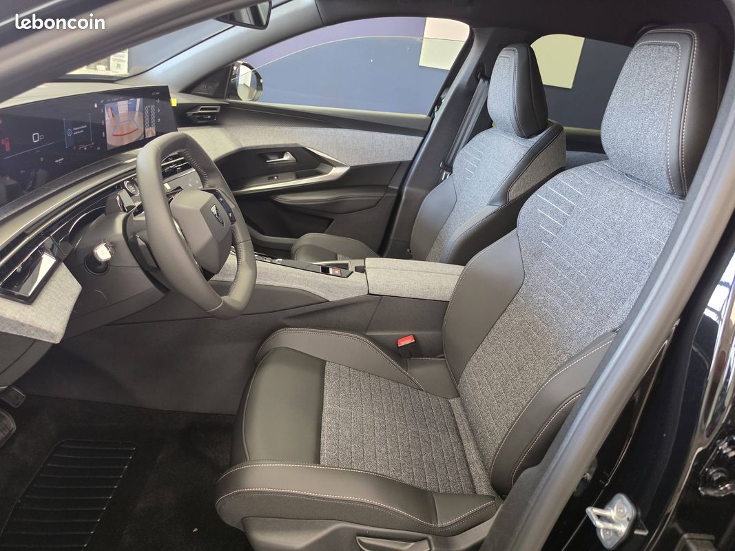 PEUGEOT 3008 Hybrid 145 e-DCS6 Allure (image 12)