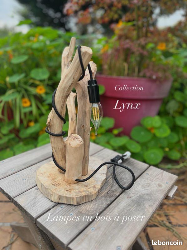 Lampe en bois naturel (image 1)