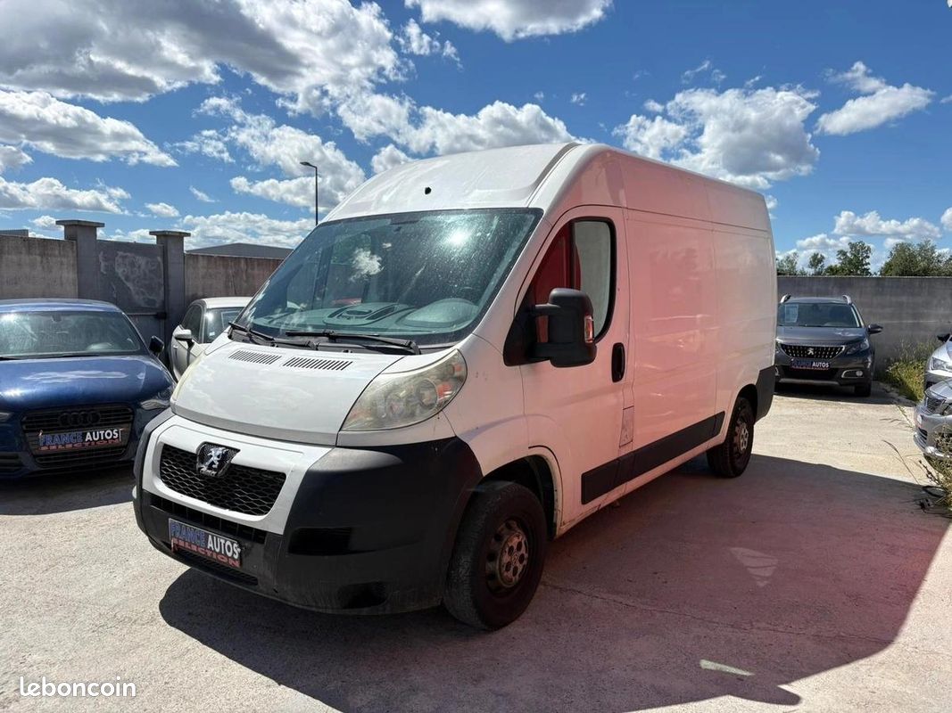 Peugeot Boxer 2.2L HDI 101 CHEV DIESEL - ÉNORMEMENT DE RANGEMENTS | RÉVISÉE-GARANTIE DE 12 MOIS (image 3)