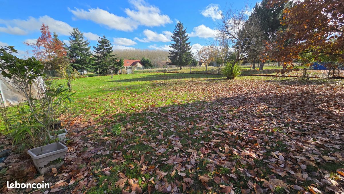 Terrain 850 m² · à Sury-près-Léré · 850 m² · 35 900 €