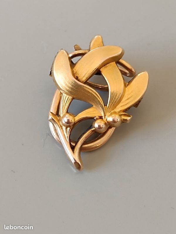 Vieille Broche Métal Bébé Poupée Bavoir - Super Mignonne Et Unique