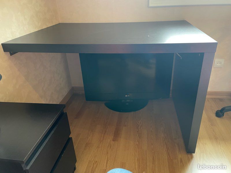 Bureau (image 2)