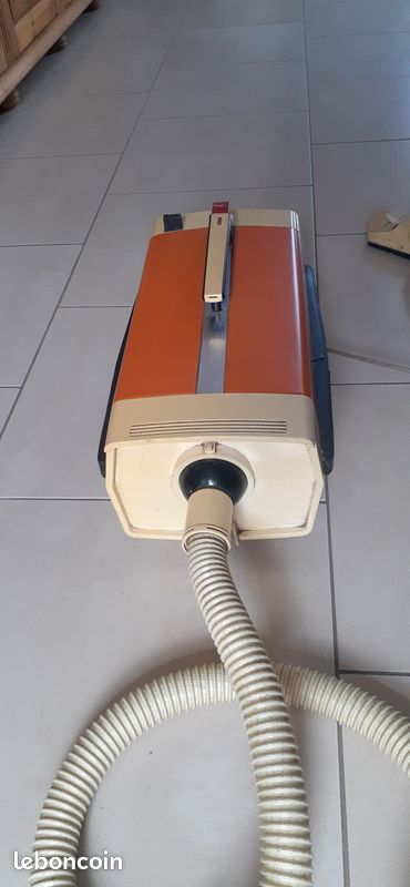 Aspirateur vintage année 60-70 BIRUM Senlis 709 B9000A - Électroménager
