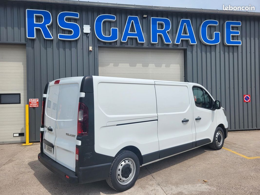 RENAULT TRAFIC L2H1 FOURGON 2.0Blue DCI 130 GRAND CONFORT 03 PLACES avec HABILLAGE BOIS COMPLET + PROJECTEURS FULL LED + RADARS ARRIÈRE + ROUE DE SECOURS / GARANTIE 12 MOIS ( Prix de Vente 18 990 HT ) (image 2)