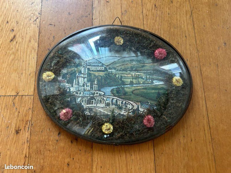 Cadre bombé vintage souvenir de Lourdes (image 2)