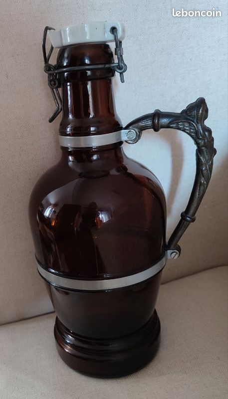 Grande bouteille de bière avec anse decorative (image 1)
