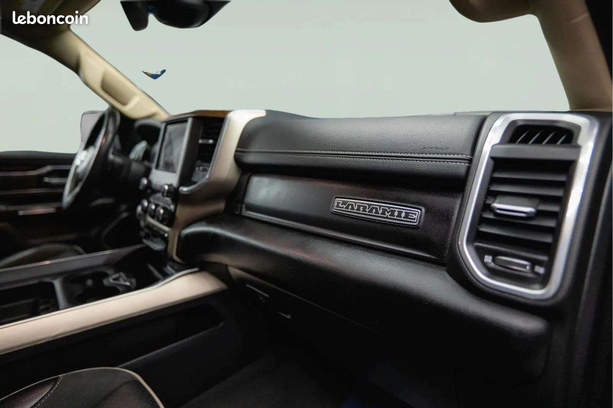 Dodge RAM 1500 Laramie Offroad Night Edition * 5.7 V8 HEMI * 4x4 * Cuir * Alpine * Jantes 22" (image 37)