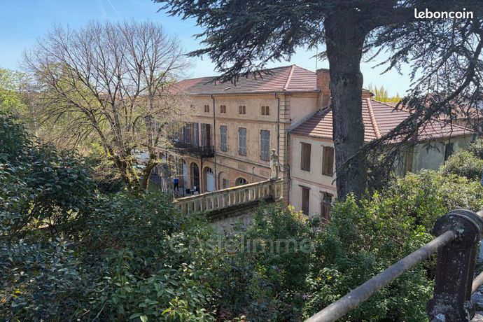 Maison 10 pièces 450 m²