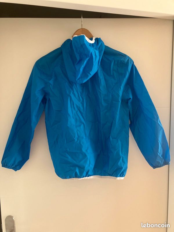 Veste de pluie type K-Way, marque décathlon Quechua (image 2)