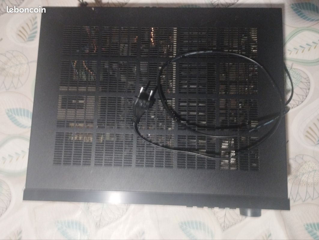 Amplificateur Home-Cinéma Yamaha RX-V592RDS (image 2)