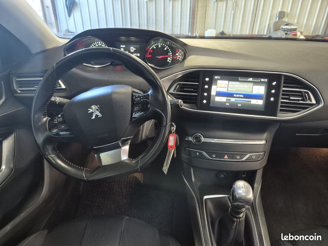 PEUGEOT 308 1.6 e-HDi 115ch FAP BVM6 Allure (image 10)
